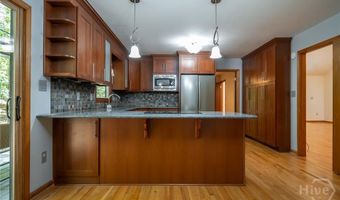 102 Chickadee Ct, Athens, GA 30605