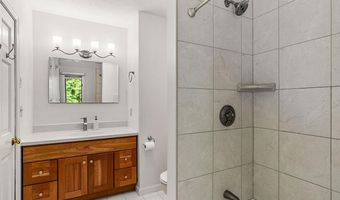 9 Pavillion Rd, Amherst, NH 03031