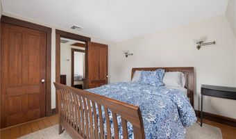 24 Barney St, Newport, RI 02840