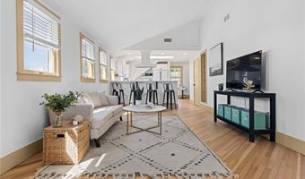 18 Barney St 3, Newport, RI 02840