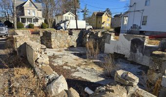 14 Locust Ave, Danbury, CT 06810