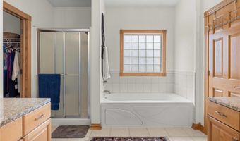 201 11th St NW, Altoona, IA 50009