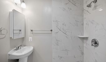 8012 FRYE Rd, Alexandria, VA 22309