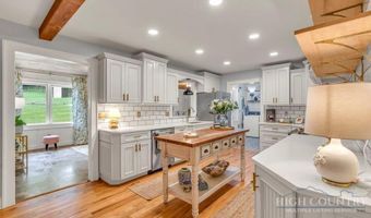 165 Leighway Ln, Banner Elk, NC 28604