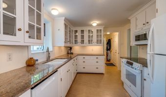 18 Plum Tree Rd, Amherst, MA 01002