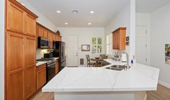 10351 Lakeshore Dr, Apple Valley, CA 92308