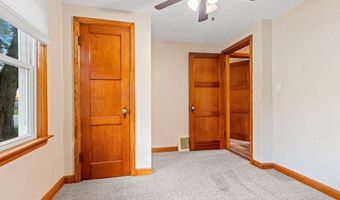 1833 N OWAISSA St, Appleton, WI 54911
