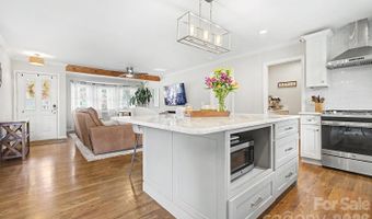 3330 Woodleaf Rd, Charlotte, NC 28205