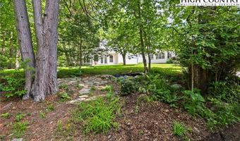 140 Library Ln, Banner Elk, NC 28604