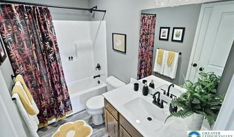3220 Eisenhower Dr, Allen, PA 18067