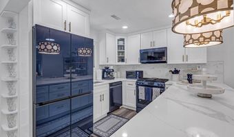 258 Clubhouse Dr, Middletown, NJ 07748