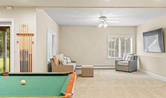 9 Hubbard Rd, Amherst, NH 03031