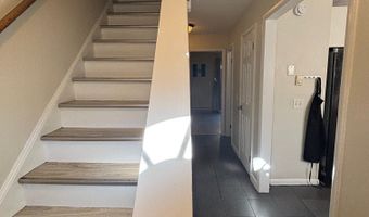 6 Irving Pl, Danbury, CT 06810