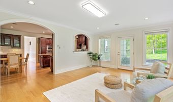 64 Warren Gln, Burlington, CT 06013
