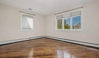 18 Central Ave, Amityville, NY 11701