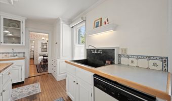 89 Parkview Ave, Bangor, ME 04401