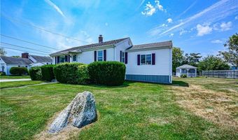 117 Wolcott Ave, Middletown, RI 02842