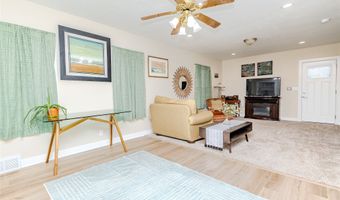 815 Grove St, Adel, IA 50003