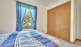424 Emerald Dr, Arnolds Park, IA 51331