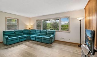 868 Oakwood Dr, Anoka, MN 55303