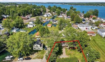 124 Roselawn St, Algonac, MI 48001
