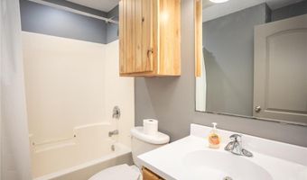 1004 Thomas Dr NE, Alexandria, MN 56308
