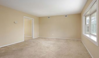 30 Oxford Ln, Aberdeen, NJ 07747