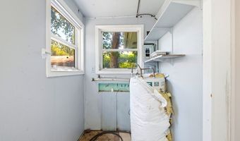 34 7th St, Apalachicola, FL 32320