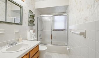 60 Pelican Dr, Bayville, NJ 08721