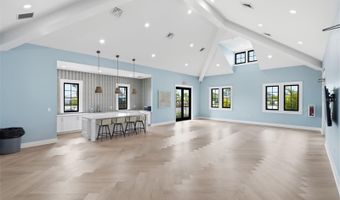 5254 WOLF CREEK Dr, Apollo Beach, FL 33572