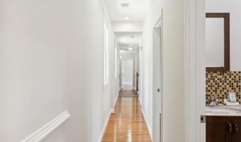 6442 HOLYOKE Dr, Annandale, VA 22003