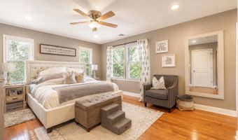 71 Compton St, Belford, NJ 07718