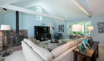 28 Woodland Dr, Amherst, NH 03031