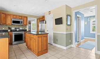 22 Aumond St, Cranston, RI 02905