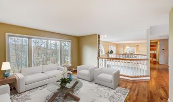 3797 Chimney Hill Dr, Blue Ash, OH 45241