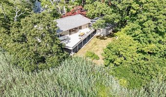 2 Buckingham St, Barrington, RI 02806