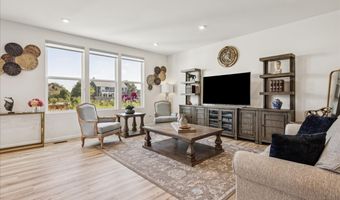 900 Treeline Dr, Algonquin, IL 60102