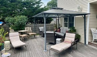 142 Cedar St, Amityville, NY 11701