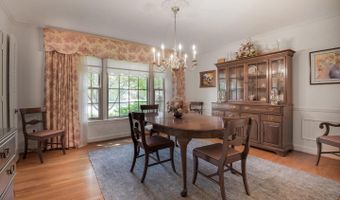9921 KENTSDALE Dr, Potomac, MD 20854