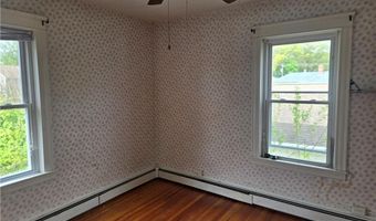 30 Cumberland St, Cumberland, RI 02864
