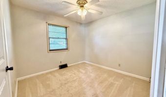 2202 Edgemont Dr, Arkansas City, KS 67005