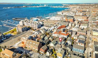 4 Goodwin St 1, Newport, RI 02840