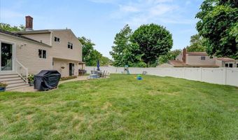 537 Roxbury Rd, Belford, NJ 07718