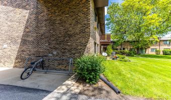2638 N Windsor Dr 101, Arlington Heights, IL 60004