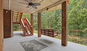 355 Smoke Rise Dr, Baldwin, GA 30511