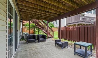 959 Grand View Ln, Aurora, OH 44202