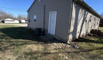 905 S Griffith Ave, Aurora, MO 65605