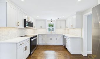 28 Eden Crest Dr, Cranston, RI 02920