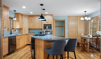 43 Darling Parke Dr, Bangor, ME 04401