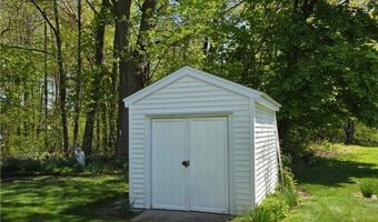 2543 Burlingham Dr, Ashtabula, OH 44004